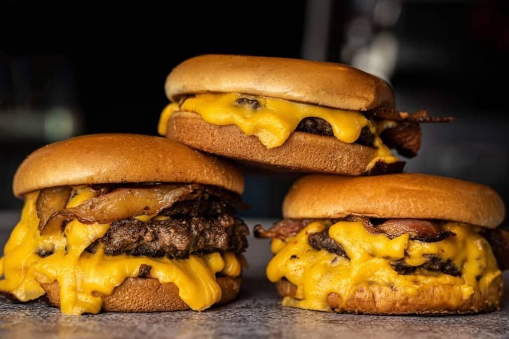 hamburguesas caseras con tocino y queso