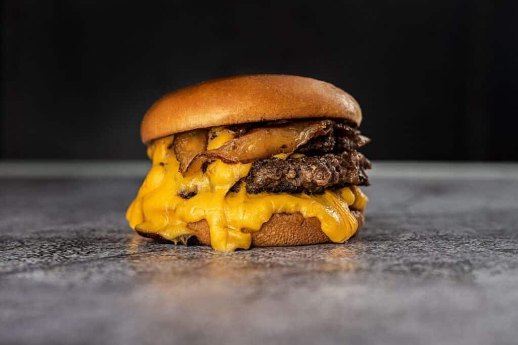 hamburguesas caseras con tocino y queso